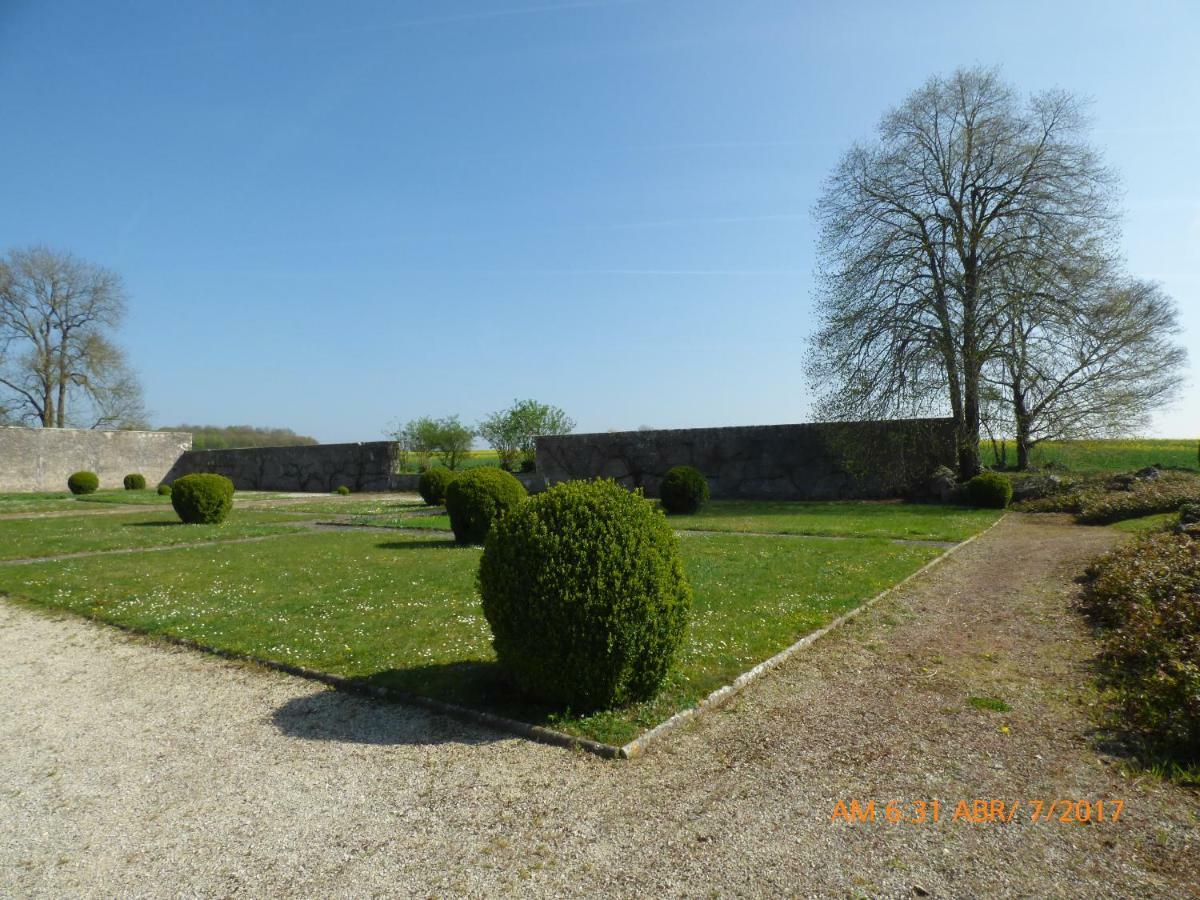 Chateau De Montrame Soisy-Bouy Exterior photo